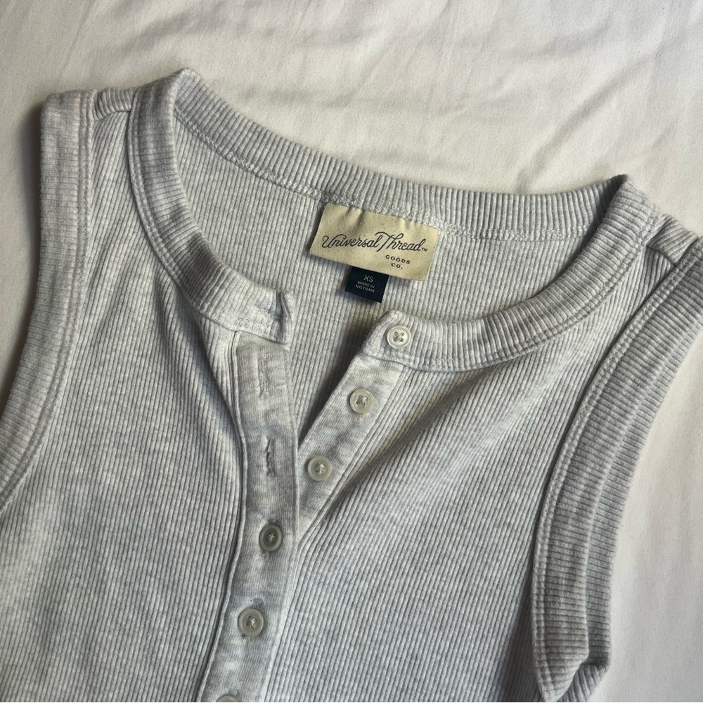 ✨SOLD✨ Gray Ribbed Tank Top - Picture 2 of 3
